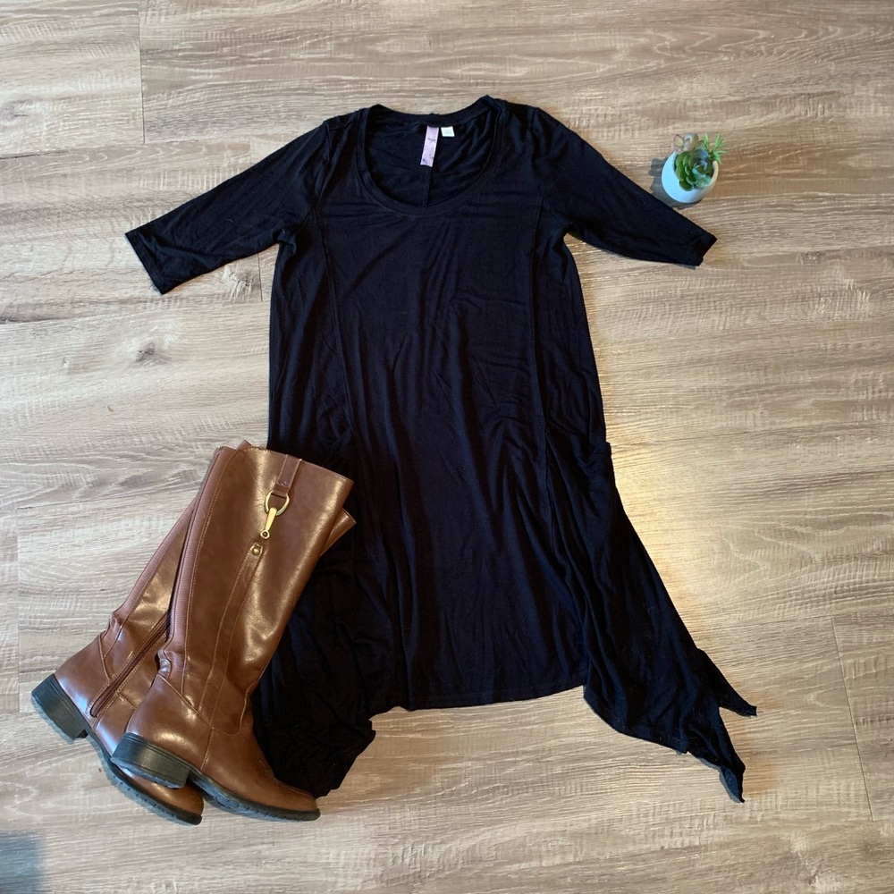 Francesca’s Black Small Handkerchief Dress